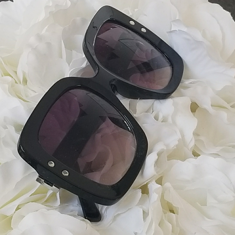 Oversized square frame sunglasses with pink lens